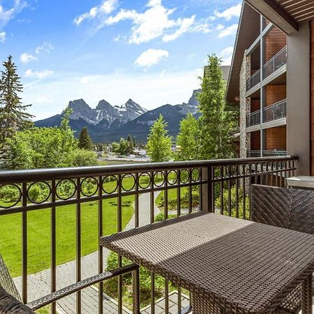 Outstanding Mountain Condo Waterslide And Hot Tub Managed By Little Sister Getaways Канмор Екстериор снимка
