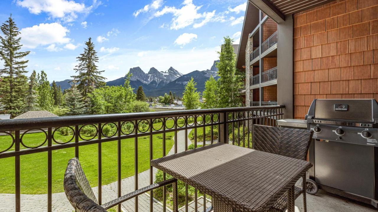 Outstanding Mountain Condo Waterslide And Hot Tub Managed By Little Sister Getaways Канмор Екстериор снимка