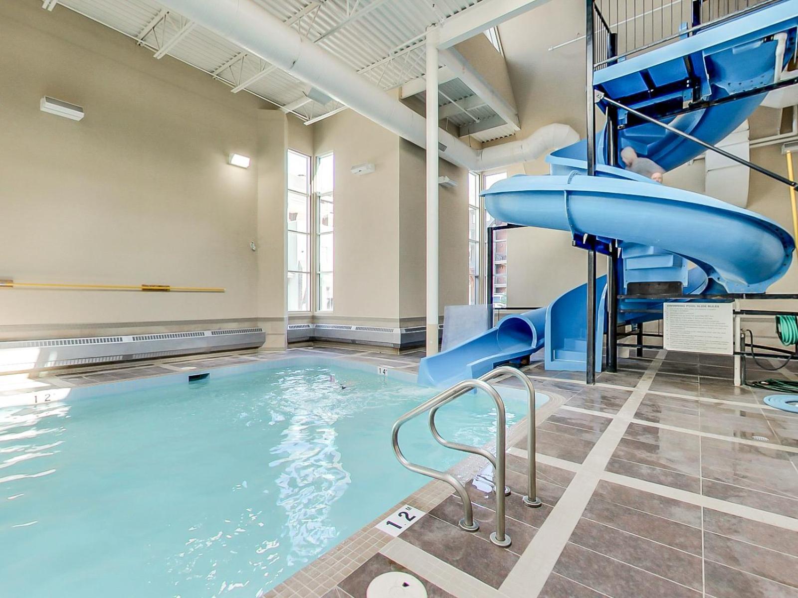 Outstanding Mountain Condo Waterslide And Hot Tub Managed By Little Sister Getaways Канмор Екстериор снимка